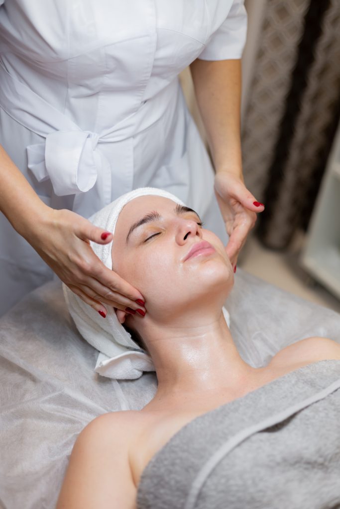 Trattamento viso rilassante in spa